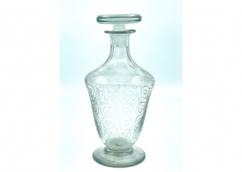 דקנטר זכוכית צרפתי עתיק ויפה במיוחד מעוטר בהיקפו בעיטור חריטת יד