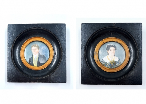 זוג תמונות מניאטוריות מהמאה ה-19, מצויירות ביד
