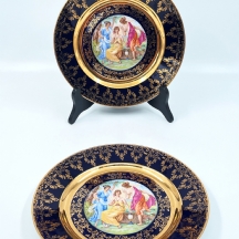 זוג צלחות פורצלן על פי  'אנג'ליקה קאופמן' (Angelica Kauffman)