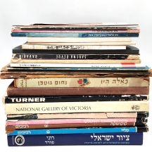 לוט של 28 חוברות וספרי אומנות, במצבים שונים ומשומשים