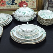 חלקי סט אוכל (סרוויס) גרמני מתוצרת 'מייסן' (Meissen) דגם: 'Indian Green'