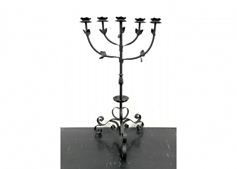 מנורת רצפה לחמישה נרות, עשויה מתכת צבועה שחור
