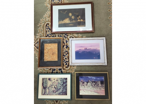 לוט של 5 צילומים שונים ועבודות בשיבוץ קש, מצב בהתאם לגיל