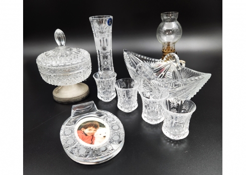 לוט של 9 חפצי נוי ישנים שונים, עשויים זכוכית, קריסטל ופורצלן