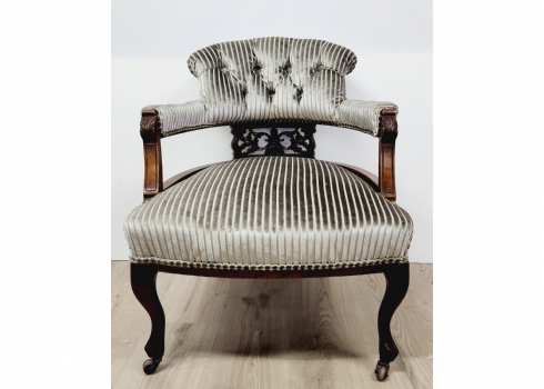 כיסא אנגלי עתיק מהמאה ה-19 (ויקטוריאני), מסוג 'Tub Chair', עשוי עץ וריפוד בד