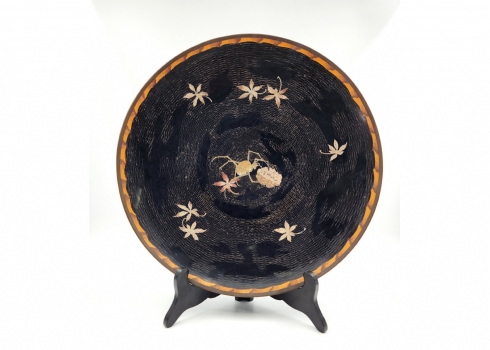 צלחת קלואזונה (Cloisonne) יפנית עתיקה יפה ואיכותית, מעוטרת בדגם עכבישה ושק ביצים