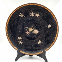 צלחת קלואזונה (Cloisonne) יפנית עתיקה יפה ואיכותית, מעוטרת בדגם עכבישה ושק ביצים
