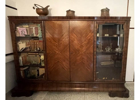 ארון עץ עתיק גדול ומרשים כולל ספריה ותצוגת ויטרינה 1930-1940 בקירוב