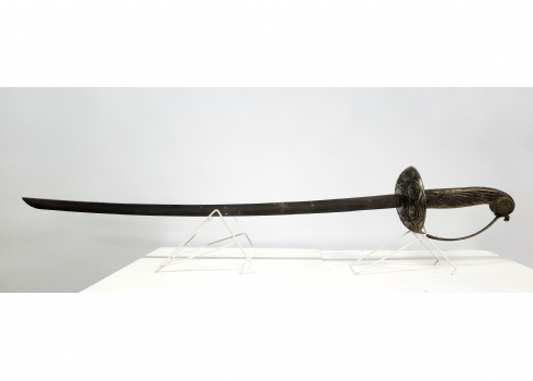חרב סינית דקורטיבית ישנה בסגנון עתיק עשויה מתכת, סמני חלודה לנדן