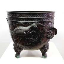 עציץ ברונזה יפני עתיק מתקופת 'מייג'י' (Meiji Period), מעוטר בדגם פניקסים, לא חתו