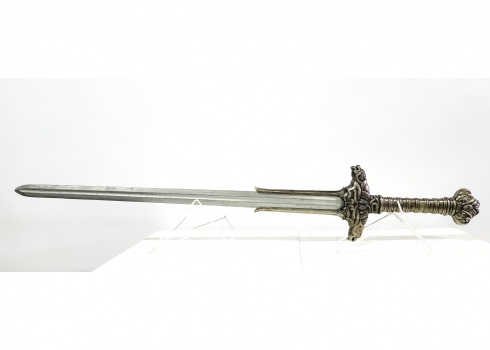 חרב דקורטיבית סינית ישנה, עשויה מתכת (נדן מחופה חומר דמוי עור), מעוטרת