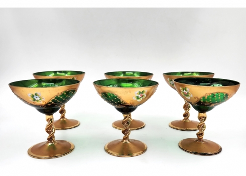 סט של 6 גביעי זכוכית אמרלד ירוקים, מעוטרים בפרחי אמייל מפוסלים ובזהב