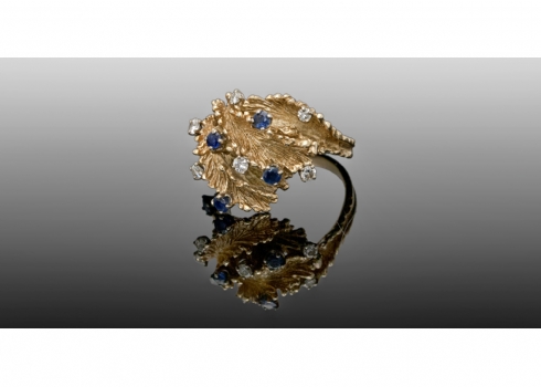 טבעת זהב משובצת יהלומים ואבני ספיר