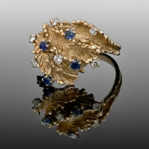 טבעת זהב משובצת יהלומים ואבני ספיר