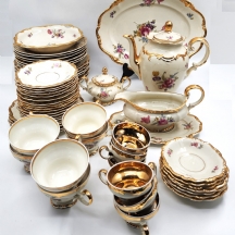 חלקי סט פורצלן גרמני איכותי מתוצרת 'רוזנטל' (Rosenthal), מעוטר בהדפס פרחוני