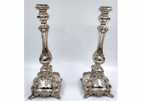 לוט הכולל זוג פמוטי כסף ישראלית לשבת ועוד שתי כוסיות 'תחרה' לנרות, כסף סטרלינג