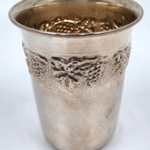 כוס קידוש ישראלית מתוצרת חברת 'הצורפים' (Hazorfim), עשויה כסף 'סטרלינג' (925)