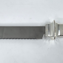 סכין לחלה מעוטרת בכיתוב 'שבת קודש', הידית עשויה כסף 'סטרלינג' (925) חתום
