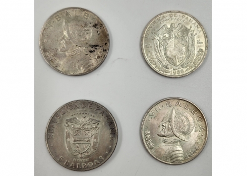 4 מטבעות כסף מפנמה, טוהר 0.9, משקל 115.9 גרם.