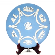 צלחת אנגלית ישנה ויפה מתוצרת 'וודג'ווד' (Wedgwood), מעוטרת וחתומה