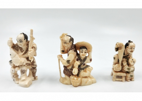 לוט של 3 נטסקה סינים ישנים עשויים חומר לבן יוקרתי מגולפים בעבודת יד אמן
