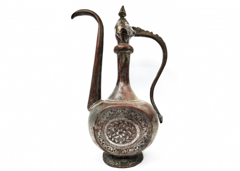 אפטבה פרסי עתיק מהמאה ה-19, עשוי נחושת וציפוי בדיל, מעוטר עיטור חריטת יד אמן
