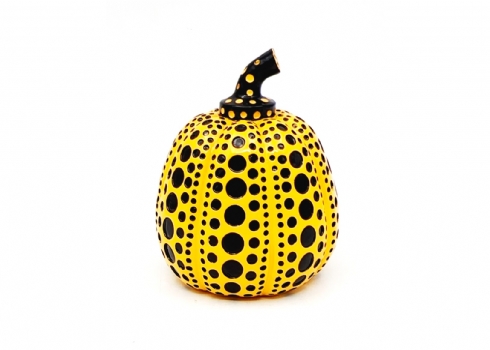 יאיוי קוסאמה Yayoi Kusama (יפן, נ.1929) - דלעת צהובה, פסל שרף צבוע