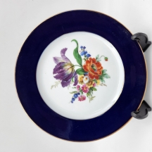 מגש פורצלן גרמני להגשה, תוצרת: 'רוזנטל' (Rosenthal), מעוטר בהדפס פרחוני ואימרה מ