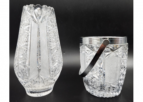 לוט של שני כלי זכוכית וקריסטל ישנים, הכולל: כד וכלי לקרח בעל שפת מתכת