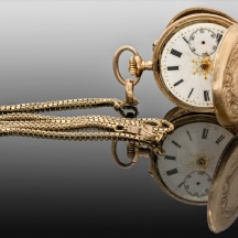 שרשרת ושעון כיס עשויים זהב