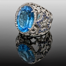 טבעת טופז וספירים כחולים