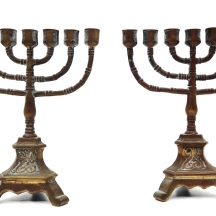 לוט של שתי 'מנורות' ישנות, עשויות יציקת פליז