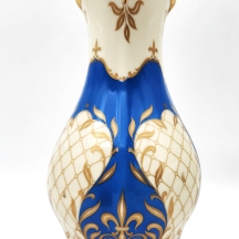 כד פורצלן גרמני עתיק מתוצרת רוזנטל  (Rosenthal), מעוטר וחתום. גובה 24 ס"מ, רוחב