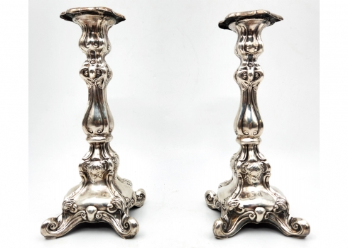 זוג פמוטים ישראלים מתוצרת חברת 'הצורפים' (חתום: Hazorfim), עשויים כסף 'סטרלינג'