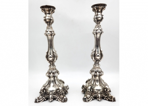 זוג פמוטים מרשימים עשויים כסף 'סטרלינג'