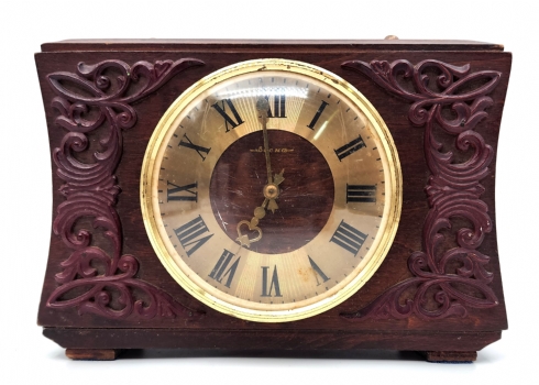 שעון שולחני רוסי (סובייטי) ישן, מתוצרת: 'Becha', עשוי עץ, מתכת וזכוכית, חתום
