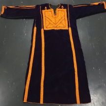 שמלה פלשתינית / בדואית מסוג ת'וב (Thobe) מקטיפה מעוטרת ריקמת יד