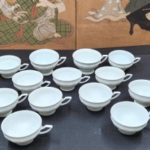 סט של 13 ספלי פורצלן גרמנים מתוצרת: 'רוזנטל' (Rosenthal), דגם 'מריה' לבן