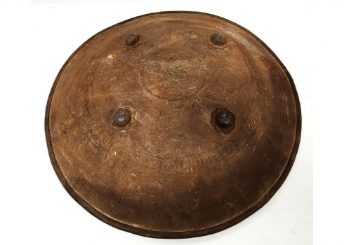 מגן פרסי (דהל) עתיק עשוי מתכת (חלודה)