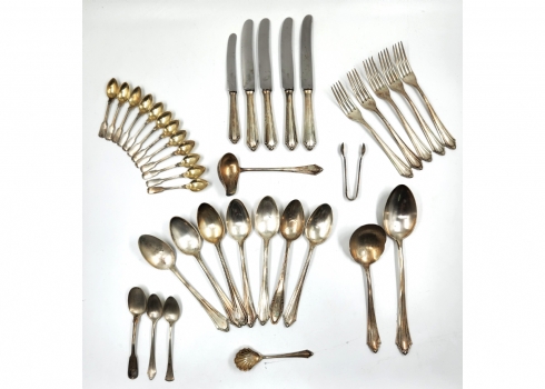 לוט של 37 פרטי סכו"ם כסף ישנים שונים מסוגים וגדלים שונים (יצרנים ודגמים שונים)