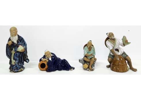 לוט של 4 פסלי קרמיקה סינים מתוצרת שיוואן (Shiwan ware), עשויים חימר מעוטרים