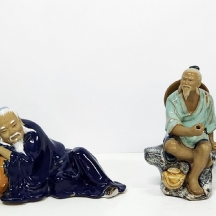 לוט של 4 פסלי קרמיקה סינים מתוצרת שיוואן (Shiwan ware), עשויים חימר מעוטרים