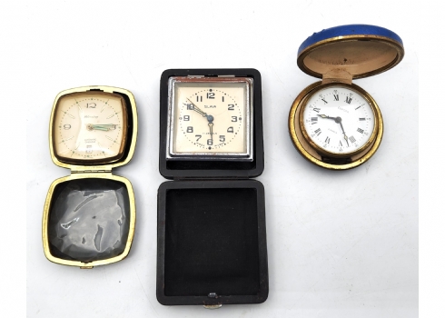 לוט של 3 שעונים מעוררים שולחניים ישנים משנות השישים והשבעים של המאה העשרים
