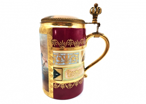 כוס שיכר וינאית עתיקה בסגנון 'וינה הישן', עשויה פורצלן מצוייר ביד