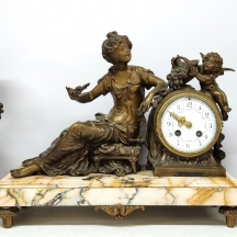 גרניטורה (Garniture) צרפתית עתיקה ומרשימה מהמאה ה-19 - קופידון ופלורה