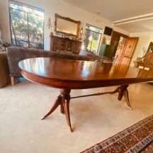 שולחן אוכל עתיק גדול ויפה במיוחד, עם הגדלות, עשוי עץ ומתכת, כפי הנראה אמריקאי