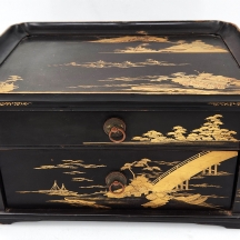 תיבת לכה יפנית שולחנית עתיקה (Japanese Lacquerware) מסוף המאה ה-19, תקופת מייג'י