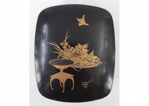 קופסה יפנית שולחנית עתיקה עשויה לכה יפנית (Japanese Lacquerware)