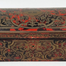 קופסה שולחנית צרפתית עתיקה בסגנון אנדרה שארל בול (André Charles Boulle)