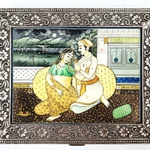 קופסת כסף הודית מעוטרת בחזית המכסה בציור מיניאטורה איכותי ויפה מאד